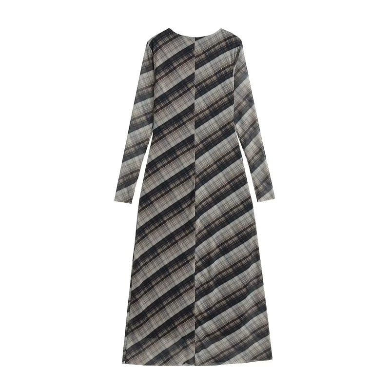 Women's long maxi dress with diagonal check pattern, round neckline, and long sleeves Mune Fashion