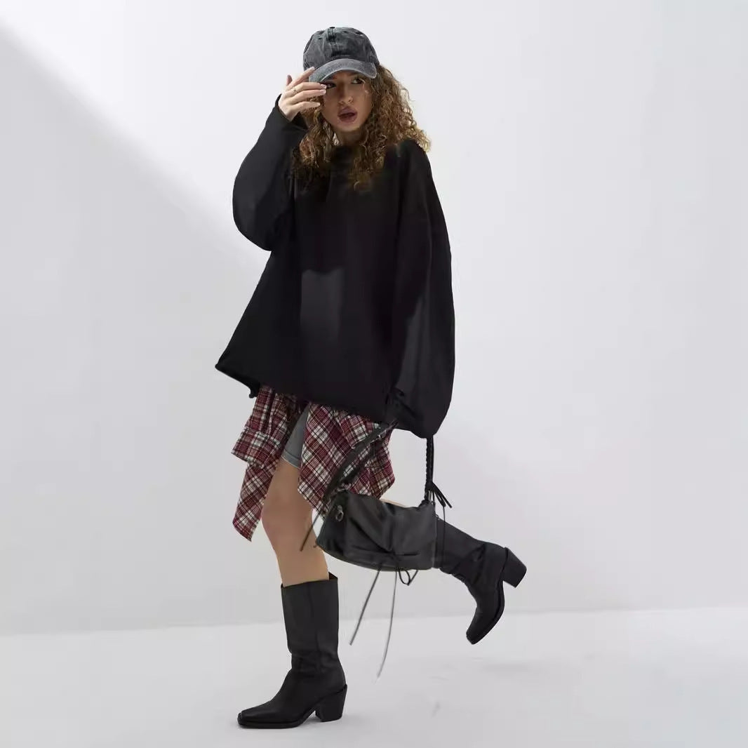 Women's loose sweatshirt with round neckline and extended oversized cut Mune Fashion