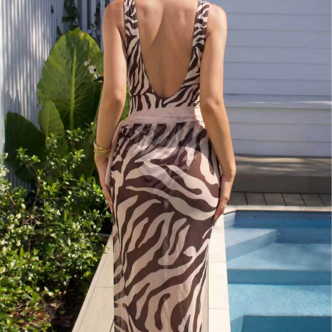 Women Elegant Beachwear Suit with Deep V-Neck and Belt Mune Fashion