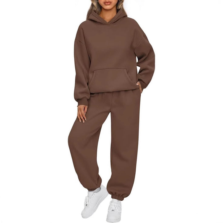 Women's oversized luxurious loungewear set hoodie with kangaroo pocket and wide-cut joggers with elastic ankle cuffs Mune Fashion