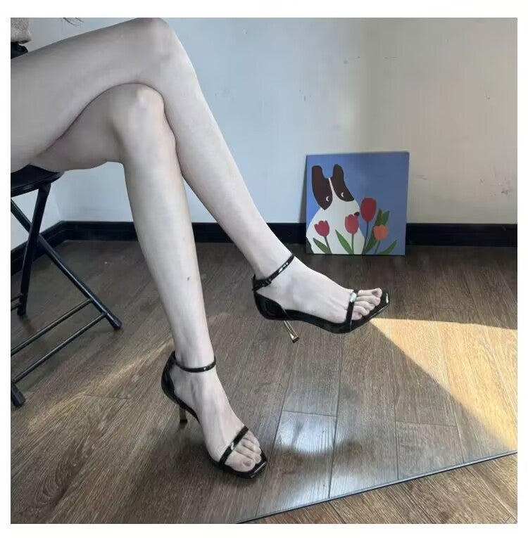 Women's strap sandal with a square toe and delicate metal stiletto Mune Fashion