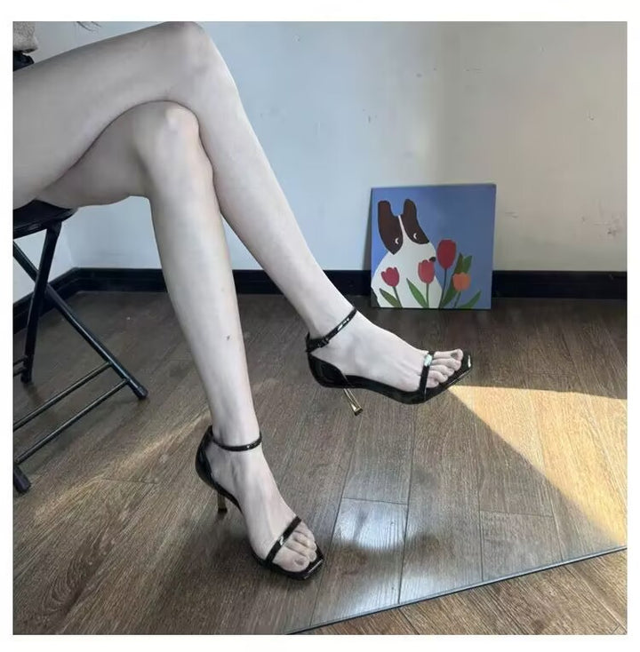 Women's strap sandal with a square toe and delicate metal stiletto Mune Fashion