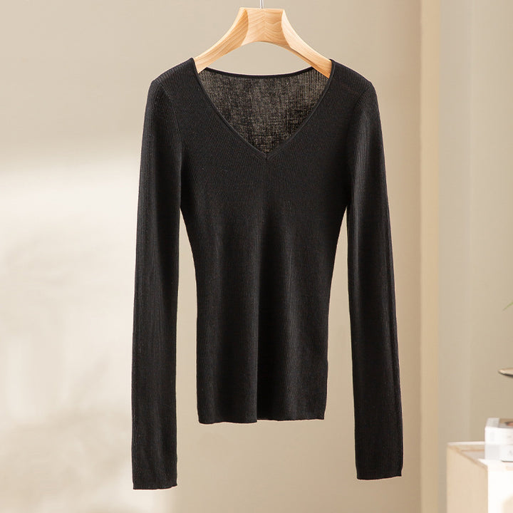 Women's fine ribbed fine knit sweater with V-neck and tailored silhouette Mune Fashion