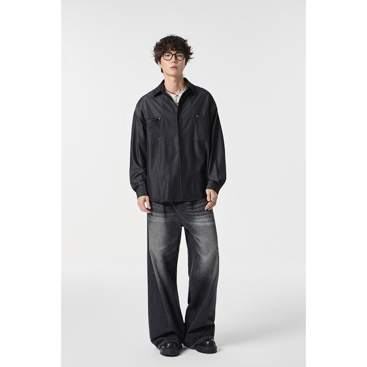 Men's Oversized Shirt Jacket made of lightweight denim quality with concealed button placket and chest pockets Mune Fashion