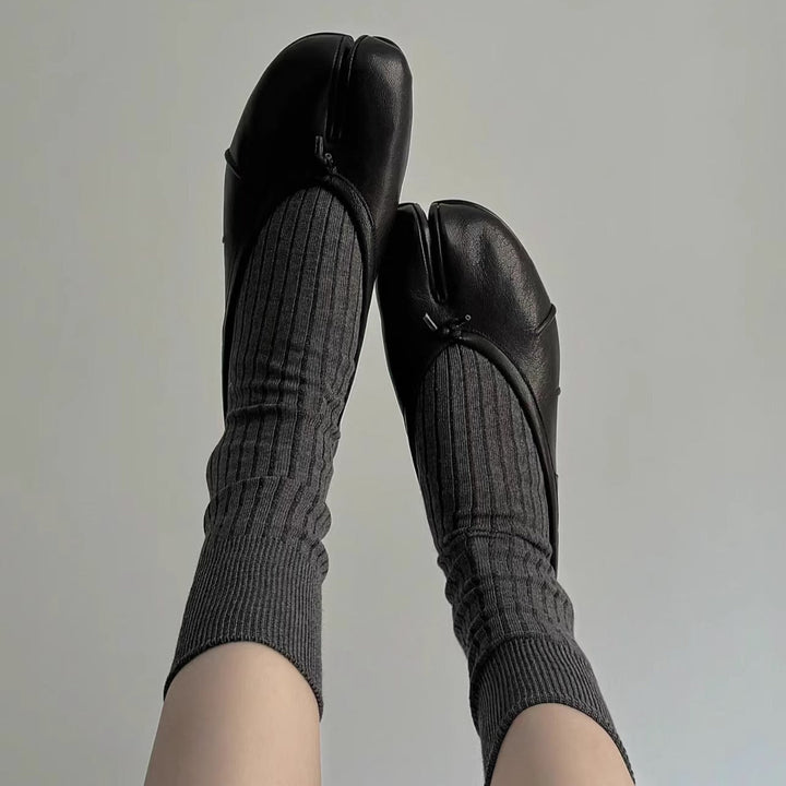 Ladies' ballerinas with sophisticated toe design and velvety leather craftsmanship Mune Fashion