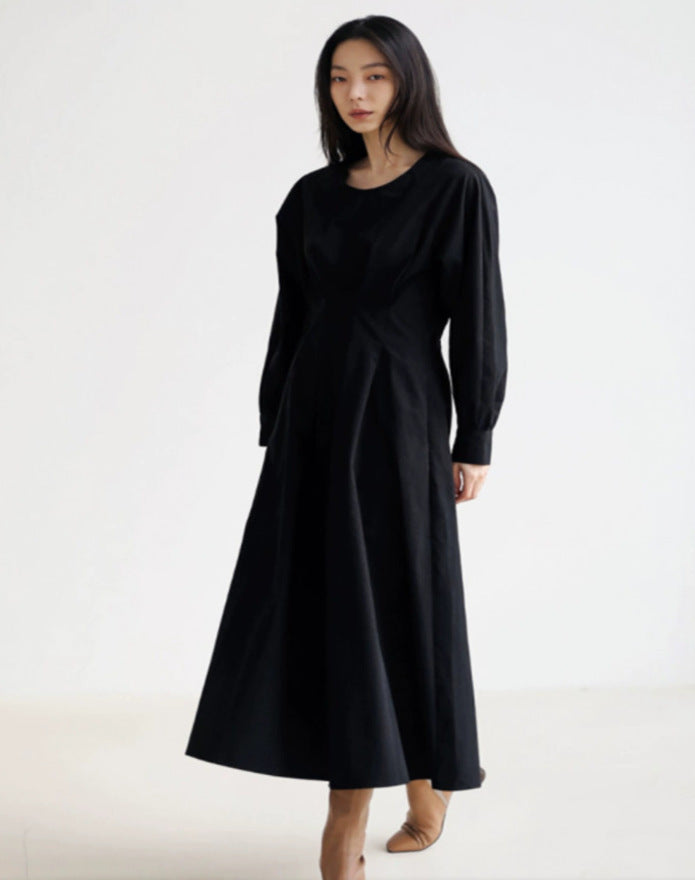 Women's maxi dress with waist darts, round neckline and voluminous cuffs Mune Fashion
