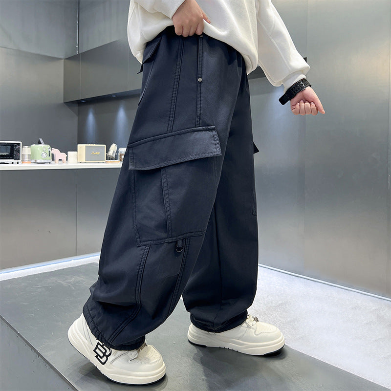 Women's cargo pants with versatile pockets and modern cut Mune Fashion