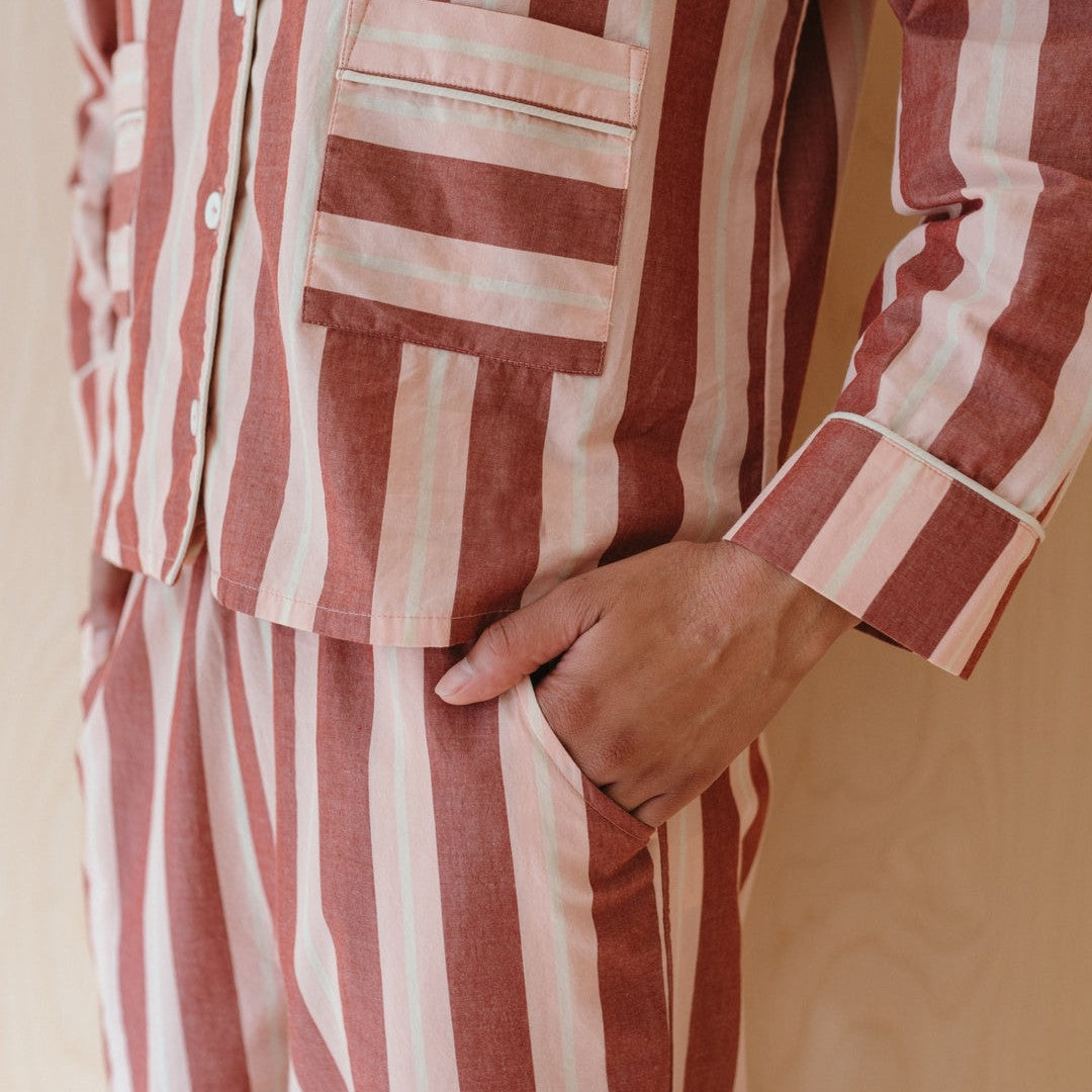 Women's Pajama Set with Trendy Striped Pattern Mune