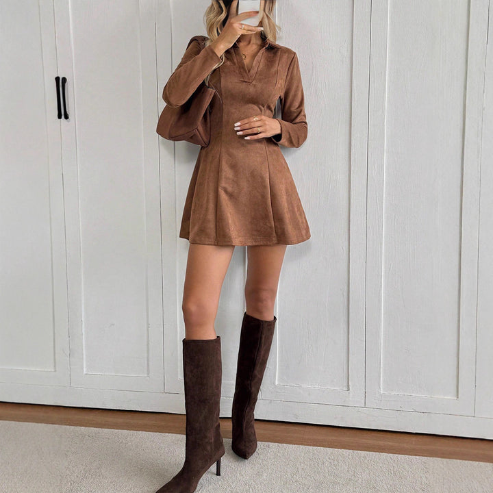 Women's short dress with shirt collar, fitted silhouette and flared skirt Mune Fashion