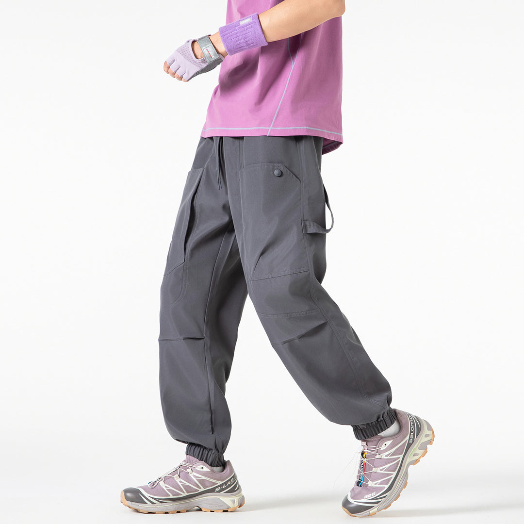 Men's utility cargo jogger pants with elastic waistband and oversized flap pockets