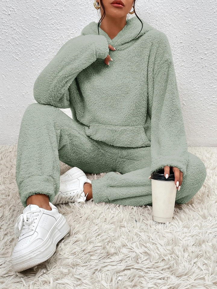 Women's cuddly teddy fleece loungewear set with hood, kangaroo pocket, and elastic jogging pants Mune Fashion