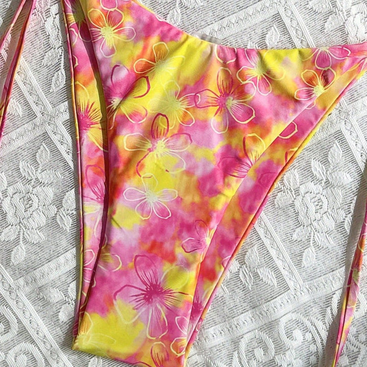 Women's triangle bikini with adjustable straps and colorful floral pattern Mune Fashion