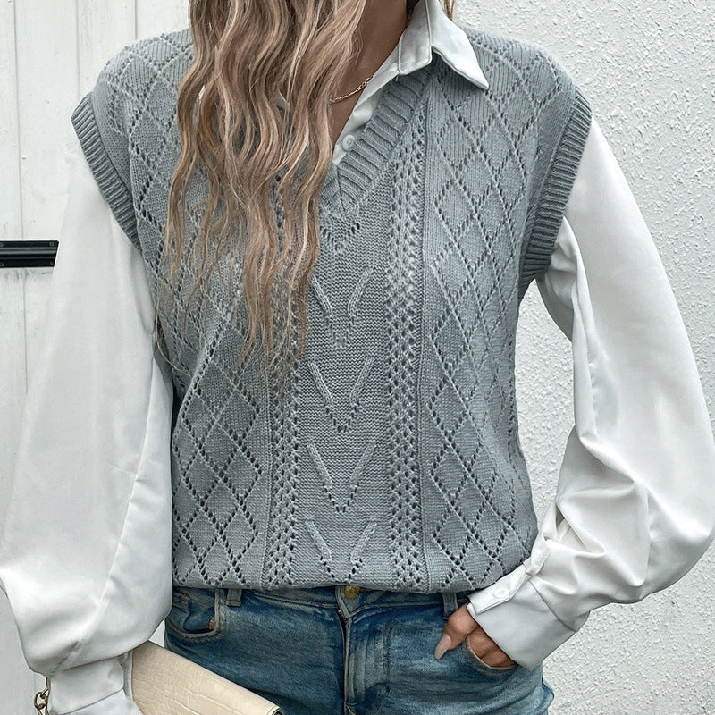 Women Knitted V-Neck Knit Vest with Openwork and Diamond Pattern Mune Fashion