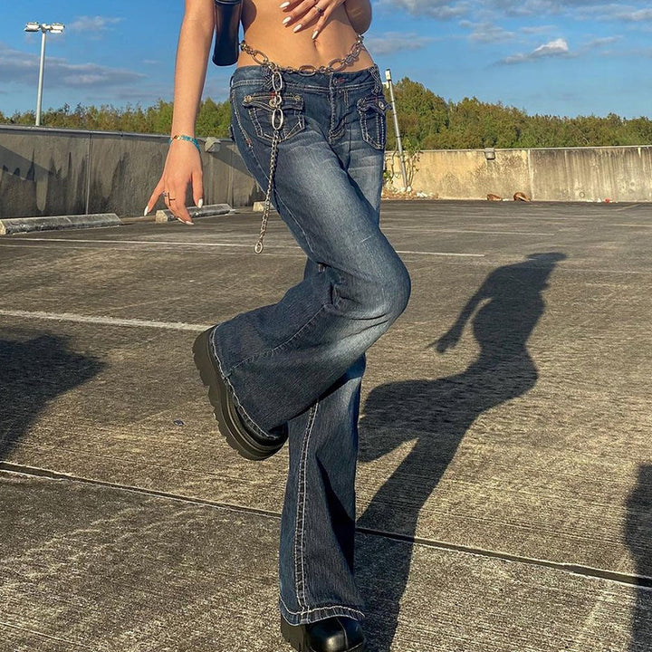 Women's low-rise flared jeans with a wide leg, decorative metal chain, and classic five-pocket design Mune Fashion