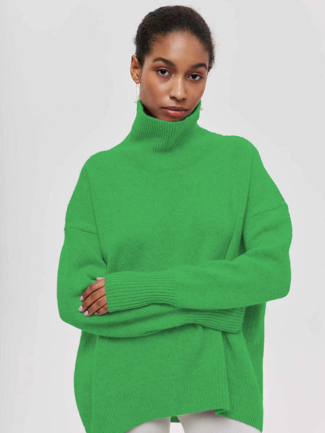 Women's Cozy Turtleneck Sweater with Oversized Cut and Textured Material Mune