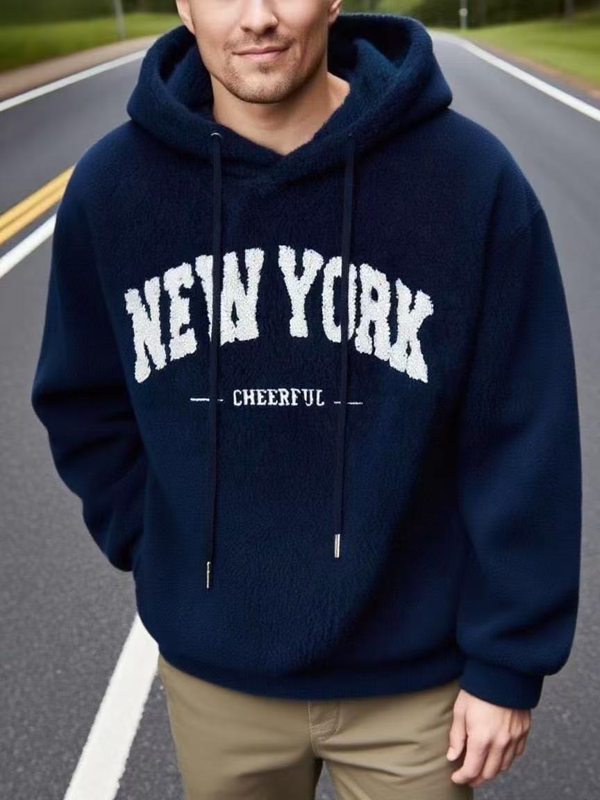 Men's cozy fleece hoodie with relief logo, drawstring and kangaroo pocket Mune Fashion