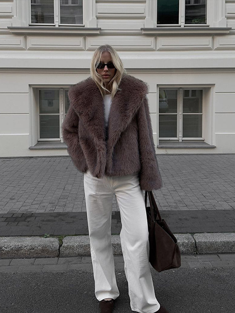 Ladies short jacket made of faux fur in a boxy fit with voluminous shawl collar Mune Fashion