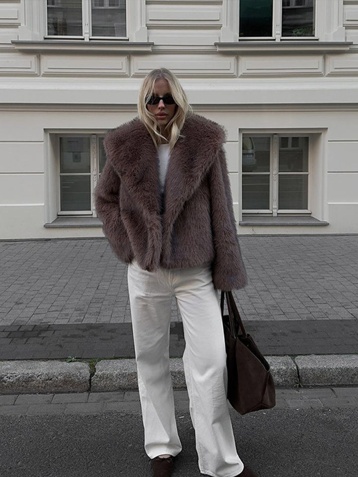 Ladies short jacket made of faux fur in a boxy fit with voluminous shawl collar Mune Fashion