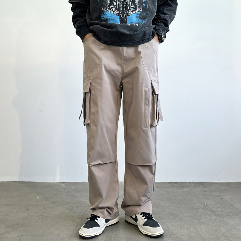 Men's utility cargo pants with large flap pockets, straight leg, and sturdy twill Drune