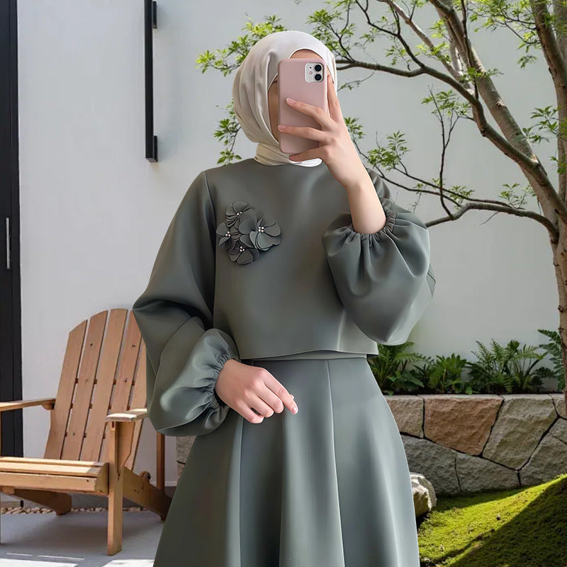 Ladies Elegant Maxi Dress with Puff Sleeves and Decorative Flower Detail Mune