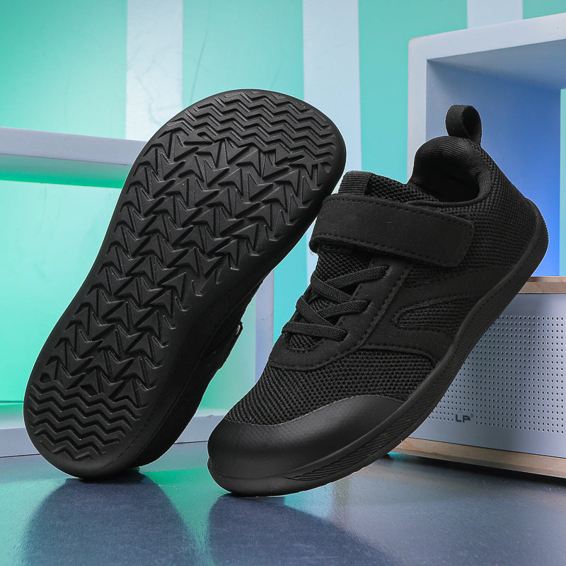 Unisex nan sporty everyday sneaker with Velcro fastening, flexible comfort insole and profiled multidirectional outsole Mune Fashion