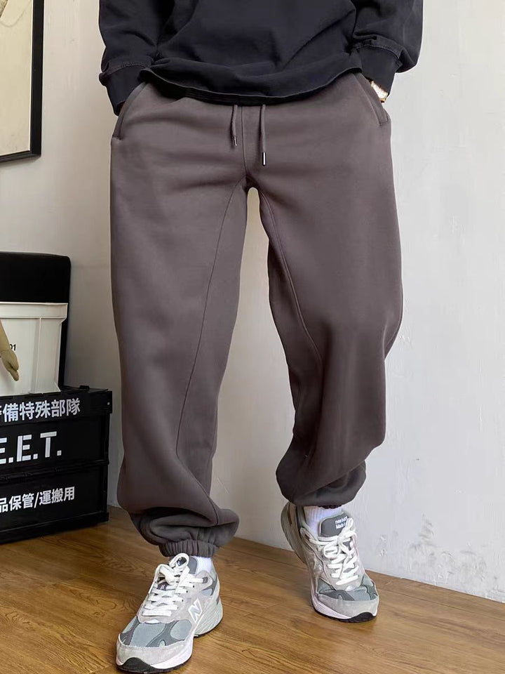 Men's nan tapered jogging pants with distinctive seam, drawstring, and elastic ankle cuffs Mune Fashion