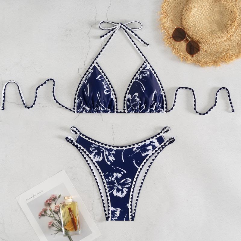 Women's triangle bikini with floral design and adjustable straps Mune Fashion