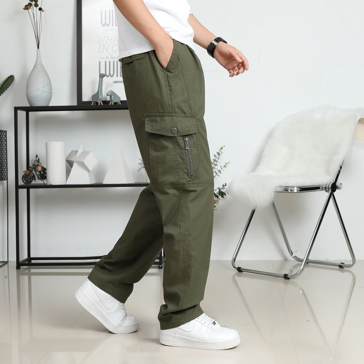 Men's Relaxed-Fit Cargo Pants in Utility Design with Knee Panels & Flap Pockets Mune Fashion
