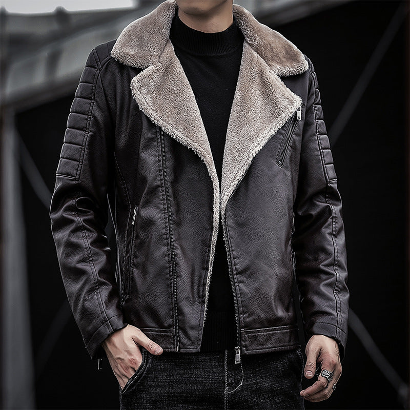 Men's pilot leather jacket with teddy lining, wide turn-down collar and padded sleeve detail Mune Fashion