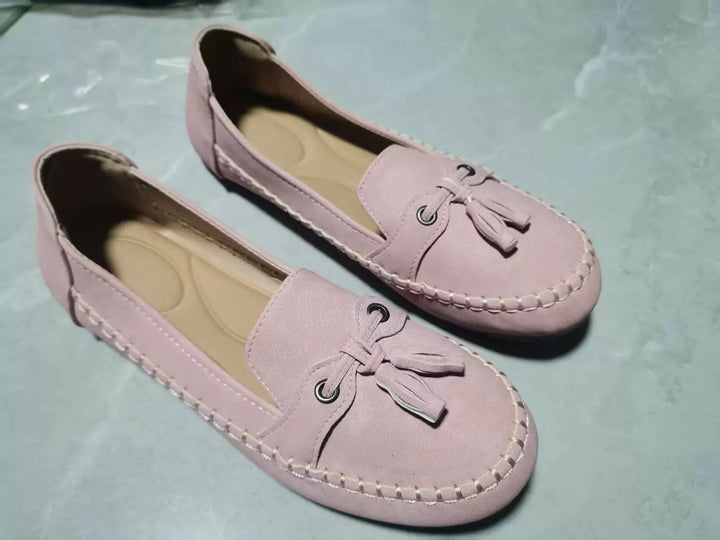 Ladies  classic moccasin slippers with tassels, hand-stitched frame seam and non-slip rubber sole Mune Fashion