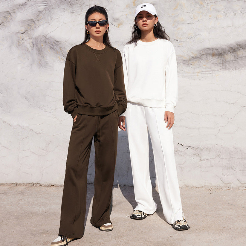 Ladies' oversized sweatshirt and wide lounge pants set with drawstring, subtle seam details, and elastic cuffs Mune Fashion