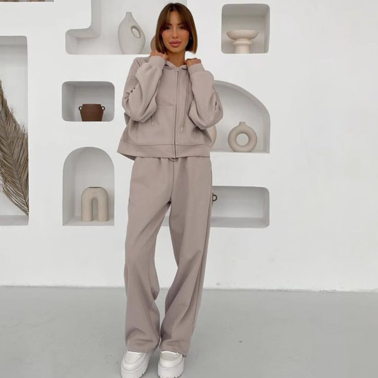 Women's cropped hoodie jacket with full zip and high-waisted jogging pants set Mune Fashion