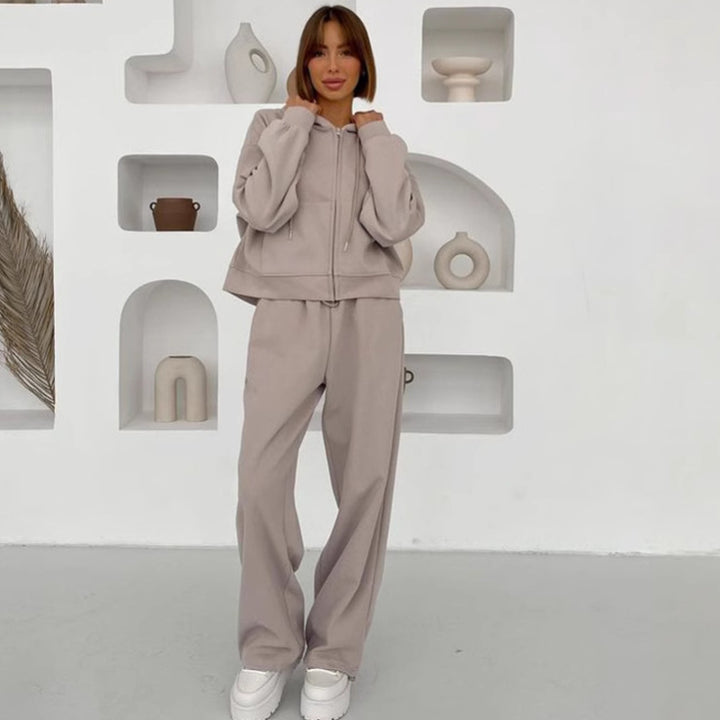 Women's cropped hoodie jacket with full zip and high-waisted jogging pants set Mune Fashion