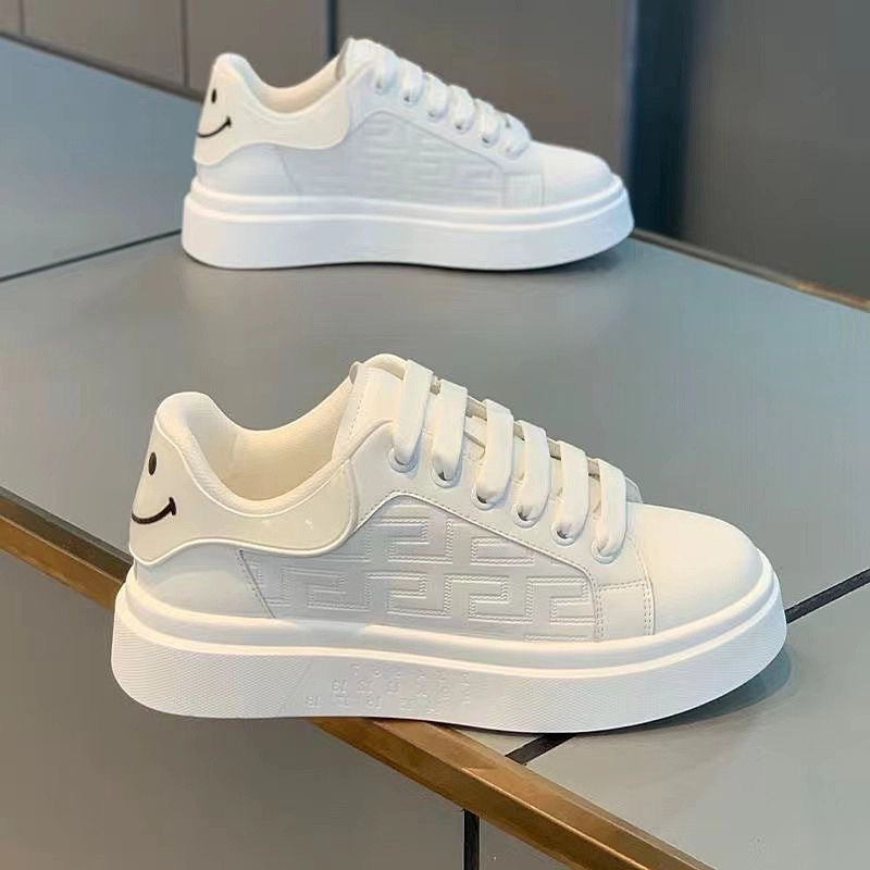 Women Fashion Sneakers with high cushioning sole and stylish applications Mune Fashion