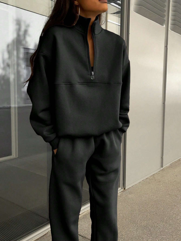 Women's soft lounge set with loose sweatshirt and high-waisted jogger pants Mune Fashion