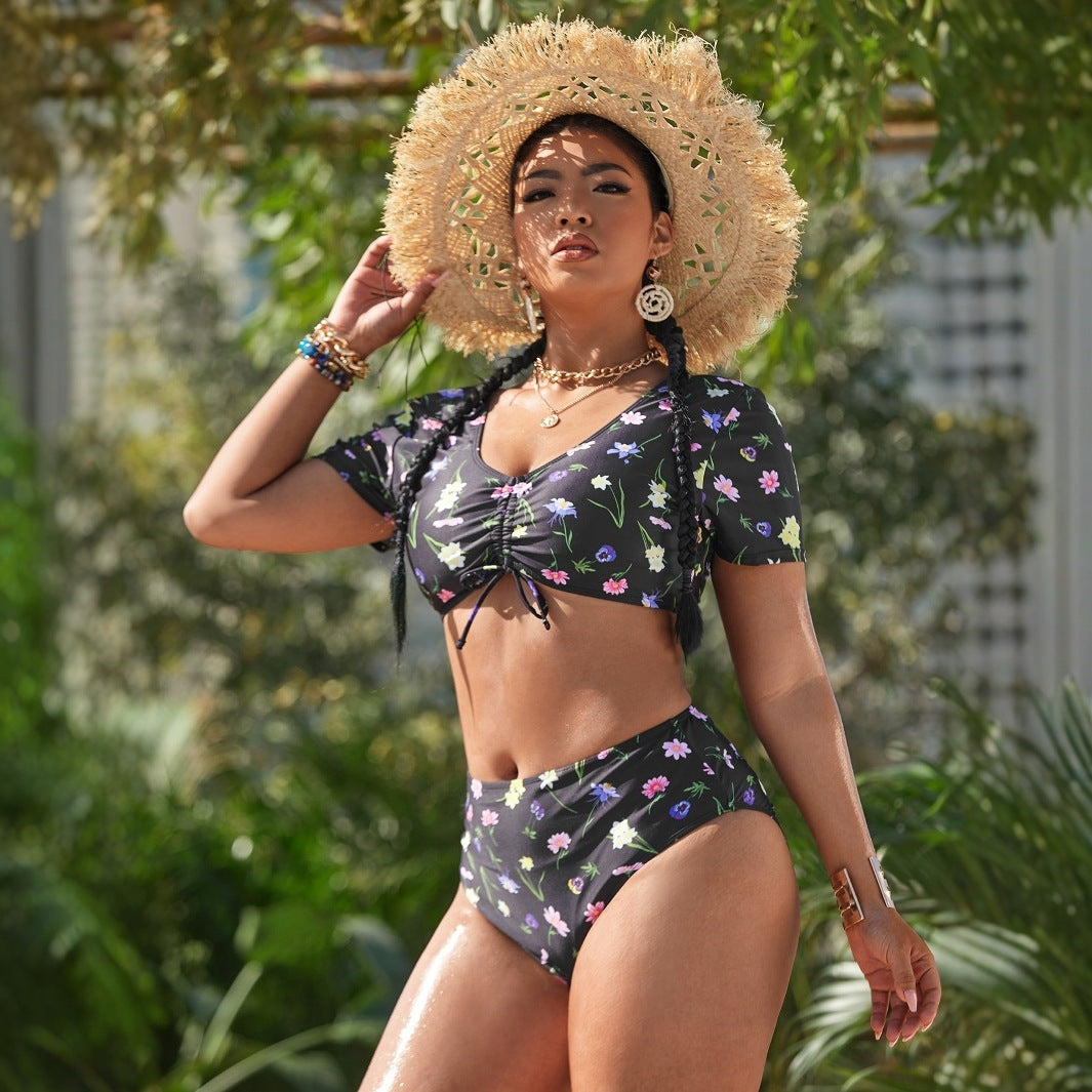 Women's bikini set with romantic ruffle details and floral pattern Mune Fashion