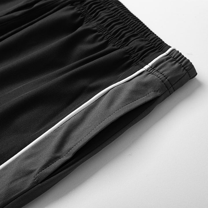 Men's Lightweight Training Pants in Relaxed Fit with Elastic Tunnel Drawstring and Contrast Side Piping Mune Fashion
