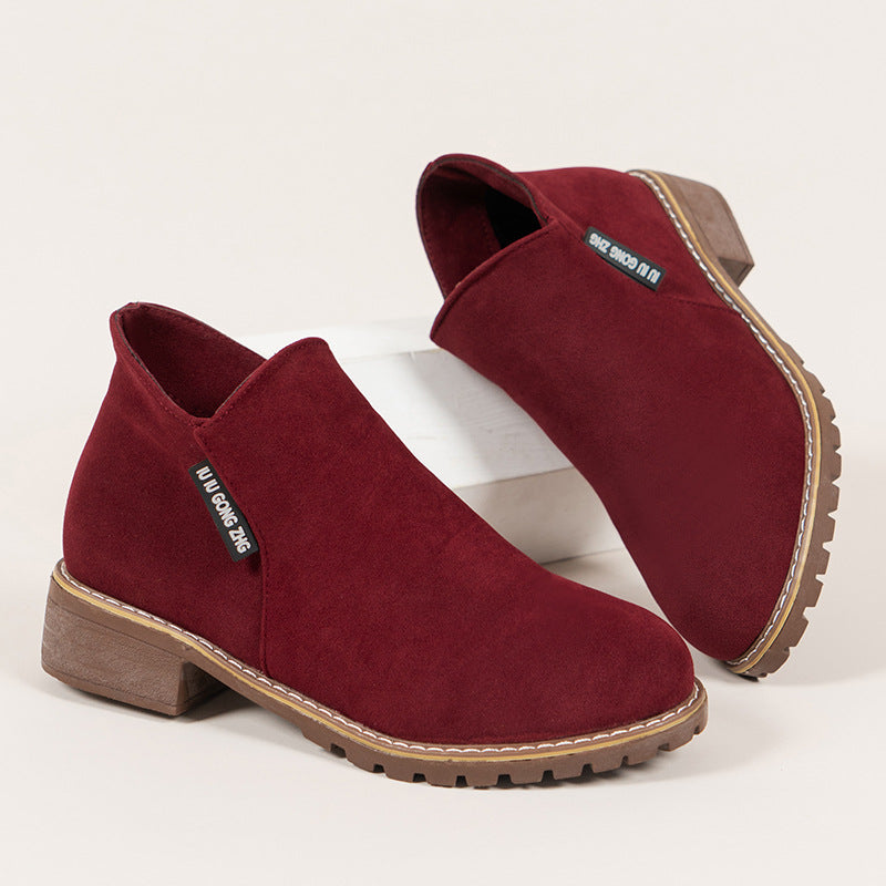 Women's elegant Chelsea ankle boots in suede look with side zipper and strong profile sole Mune Fashion