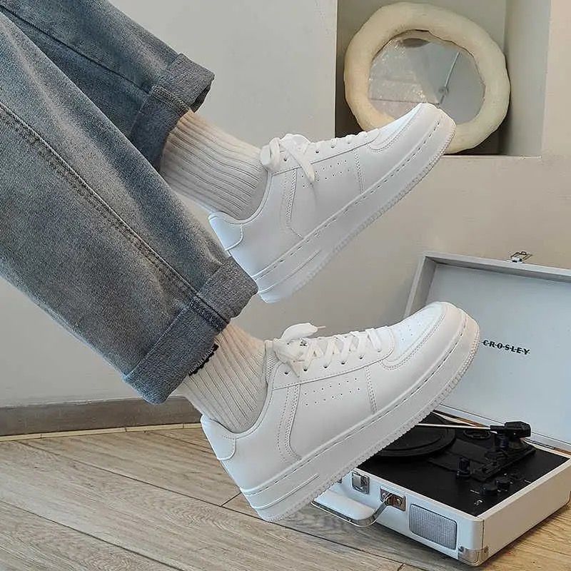Women's lace-up sneakers made of high-quality synthetic leather with non-slip sole Mune Fashion