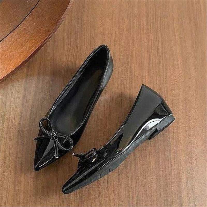 Ladies pointed toe ballerina slippers with a small wedge heel Mune Fashion