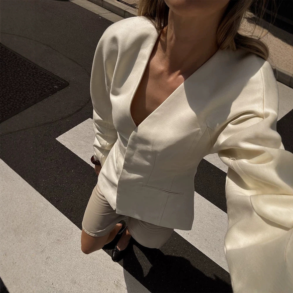Women's Oversize Blazer with distinctive shoulder and open V-front Mune Fashion