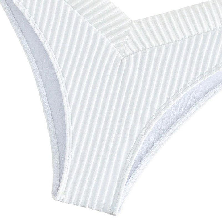 Women's high-cut bikini bottom with stylish V-design Mune Fashion