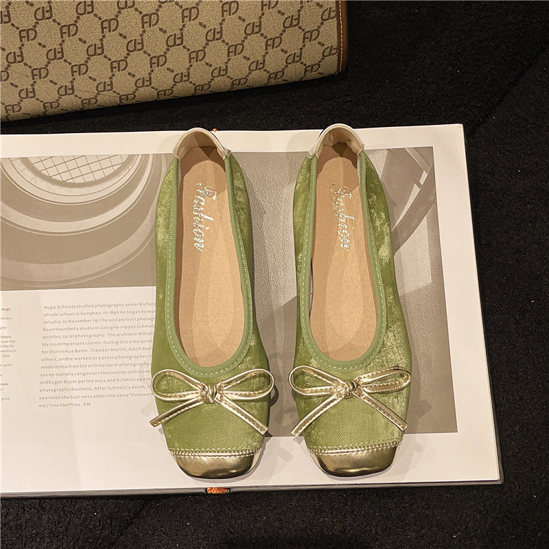 Women's ballerina slippers with square toe, bow appliqué and viscoelastic footbed Mune Fashion