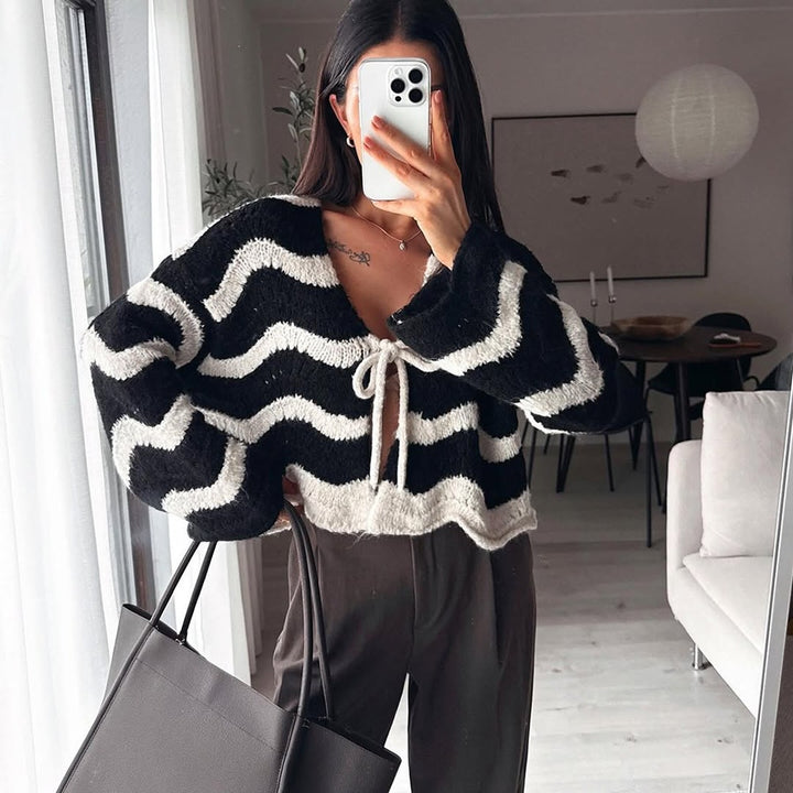 Women Cozy Short Cardigan with Zigzag Texture, BindMune Fashion and Oversized Sleeves Mune Fashion