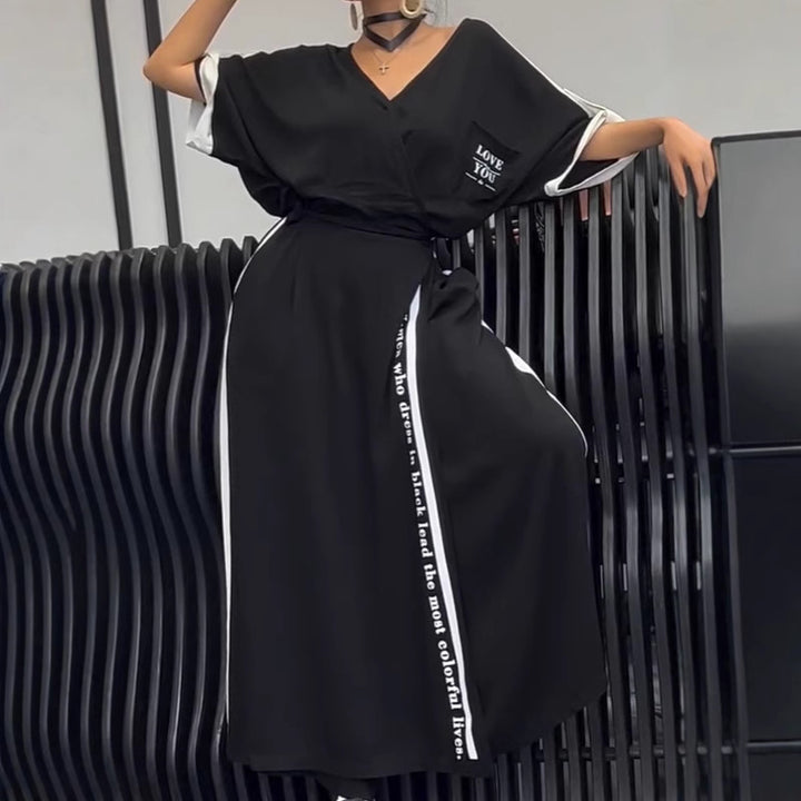 Women's sporty-elegant maxi dress with V-neck, waist belt, contrast side band, and chest pocket Mune Fashion