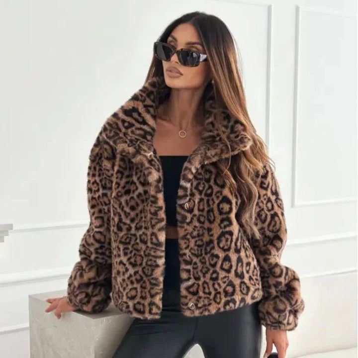 Ladies nan short faux fur jacket with animal pattern, V-neck and fitted silhouette Mune Fashion