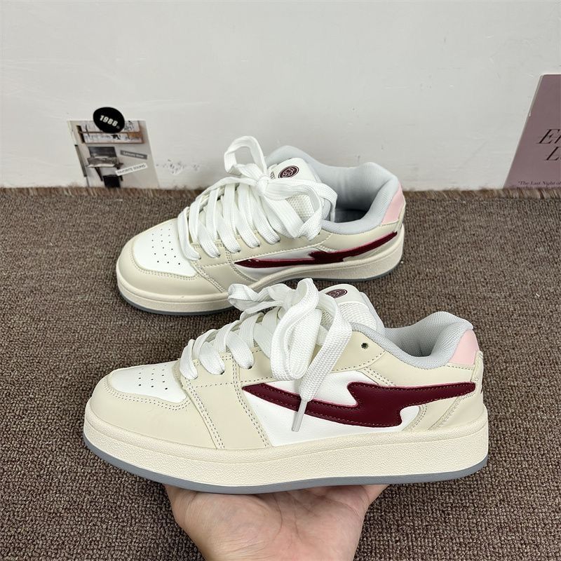 Women's sporty sneakers with padded shaft by Mune Fashion