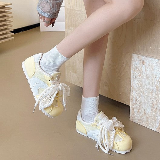 Women Sneaker with romantic lace-up system Mune Fashion