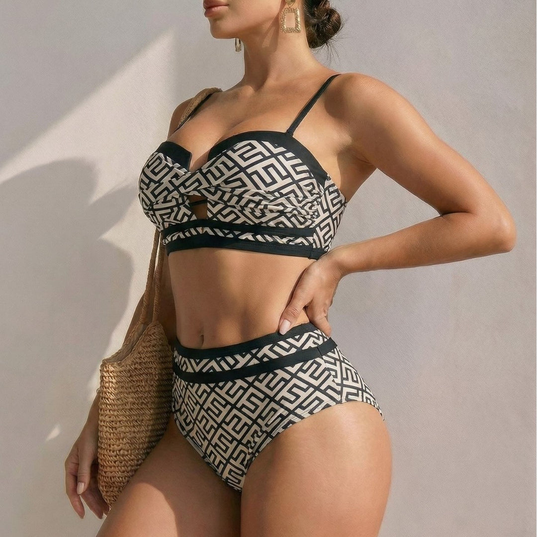 Women's High-Cut Bikini with Trendy Cut-Out and Geometric Pattern Mune Fashion