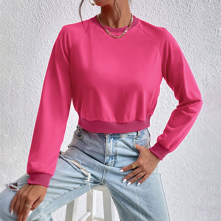 Women's Short Minimalist Sweatshirt with Raglan Sleeves and Ribbed Hem Mune Fashion